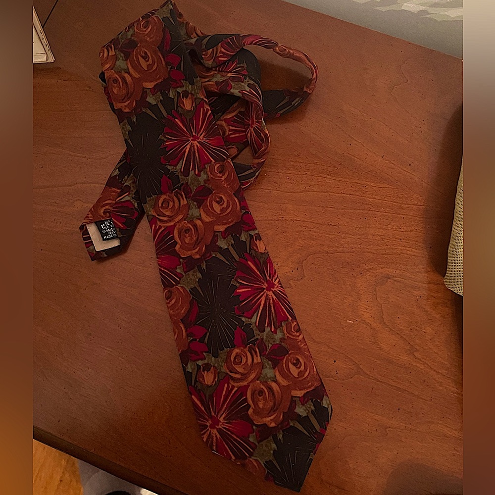 Ungaro Paris designer silk tie